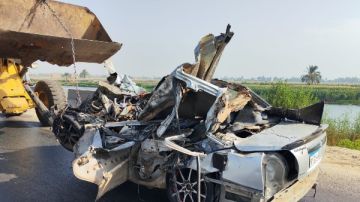 3 جثث ومصاب .. رفع آثار حادث تصادم سيارتين في أسيوط.. صور