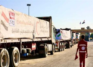 إدخال 129 شاحنة مساعدات إنسانية وإغاثية إلى قطاع غزة