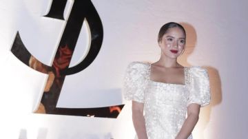 بفستان أبيض أنيق.. إطلالة ملائكية لـ رنا رئيس