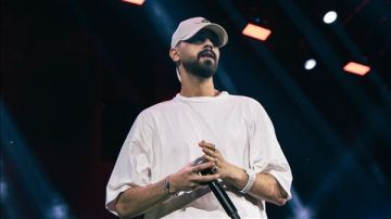 جهاز الصوت أسقط البنطلون.. وشهاب يصحح المسار بإطلالة متزنة على المسرح الروماني جهاز الصوت أسقط البنطلون.. وشهاب يصحح المسار بإطلالة متزنة على المسرح الروماني