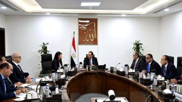 رئيس الوزراء يستعرض خطط الدولة للتحول الرقمي وجذب المزيد من الاستثمارات رئيس الوزراء يستعرض خطط الدولة للتحول الرقمي وجذب المزيد من الاستثمارات