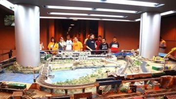 سكك حديد مصر تستقبل براعم وزارة الثقافة في رحلة فنية وتثقيفية بمتحف الهيئة في القاهرة