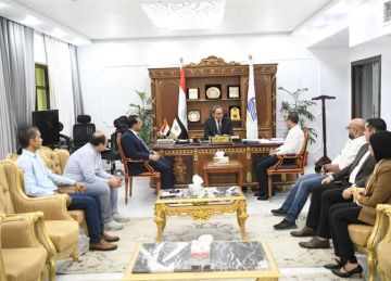 محافظ قنا يبحث مع مساعد وزير الصحة سبل تطوير المنظومة الصحية