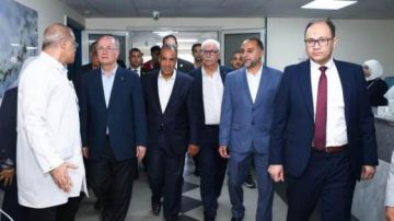 وزير الخارجية ورئيس وزراء فلسطين يزوران الجرحى الفلسطينيين في مستشفى العريش