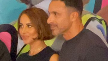 ياسمين رئيس مع زوجها في العرض الخاص لفيلم بابا وماما ياسمين رئيس مع زوجها في العرض الخاص لفيلم بابا وماما