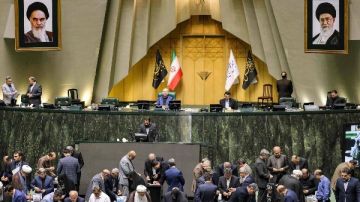 البرلمان الإيراني يخطط لانسحاب طهران من معاهدة حظر الانتشار النووي البرلمان الإيراني يخطط لانسحاب طهران من معاهدة حظر الانتشار النووي
