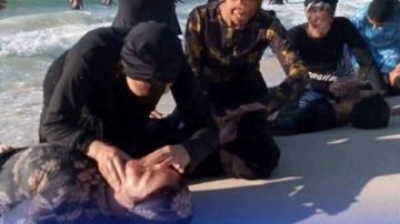 لحظة انتشال الفتيات الغريقات في شاطئ أبو تلات بالإسكندرية.. صور تنشر لأول مرة