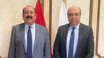 وزير الطيران يبحث مع رئيس الجالية المصرية بأمريكا لبحث سبل تقديم دعم خدمات النقل الجوي