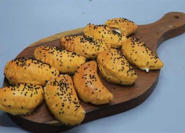 بأسهل الخطوات.. حضري معجنات بحشو الجبنة للمدارس