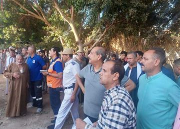 مات الأب والولد الوحيد.. تشييع جثماني عامل وابنه في حادث انهيار عقار قرية أبو شيل بأسيوط
