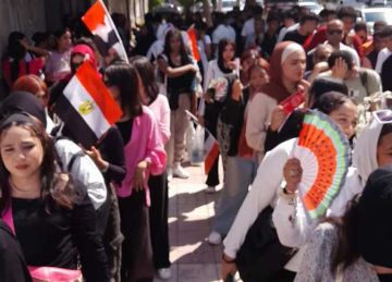 اعرف لجنتك .. الشباب والفتيات كلمة السر في أول أيام انتخابات مجلس الشيوخ 2025 بالإسكندرية (صور) اعرف لجنتك .. الشباب والفتيات كلمة السر في أول أيام انتخابات مجلس الشيوخ 2025 بالإسكندرية (صور)