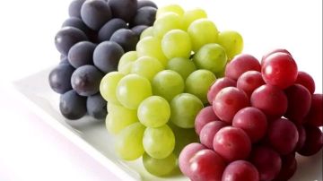 تقوية الجسم والمناعة والبشرة .. فوائد موجودة في كل أنواع العنب