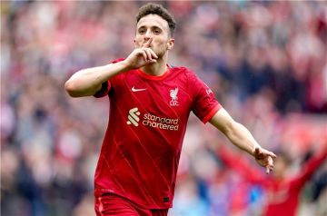 جوندومار البرتغالي يكرم جوتا وشقيقه بقميص جديد