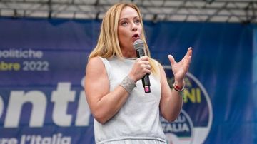 صور جورجيا ميلوني رئيسة وزراء إيطاليا الإباحية تثير الجدل