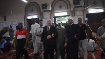 أصغر إمام فى محراب الأزهر الطالب محمد أحمد حسن يؤم المصلين بمدينة البعوث الإسلامية أصغر إمام فى محراب الأزهر الطالب محمد أحمد حسن يؤم المصلين بمدينة البعوث الإسلامية