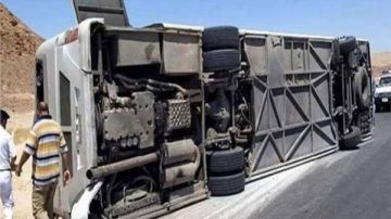 إصابة 25 شخصا في حادث انقلاب أتوبيس بمدينة بدر