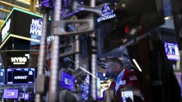 تراجع Nvidia بـ3.5 يفقدها 155 مليار دولار من قيمتها السوقية تراجع Nvidia بـ3.5 يفقدها 155 مليار دولار من قيمتها السوقية