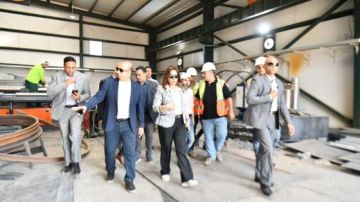 وزيرا الصناعة والبيئة يتفقدان مجمع إدارة المخلفات بالعاشر من رمضان وزيرا الصناعة والبيئة يتفقدان مجمع إدارة المخلفات بالعاشر من رمضان