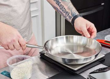 أدوات طهي شائعة في مطبخك تضر بجهازك المناعي وتسبب السرطان احذرها 