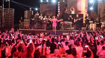 إليسا تخطف الأنظار بفستان وردي وحضور غير مسبوق بالعلمين الجديدة صور