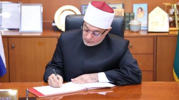 مفتي الجمهورية يلتقي شيخ الإسلام في تايلاند ويجتمع بأعضاء هيئة كبار العلماء