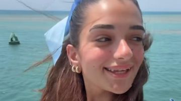 ملك أحمد زاهر تخطف الأنظار على الشاطئ ملك أحمد زاهر تخطف الأنظار على الشاطئ