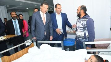 وزير الزراعة يقدم توعية بالخدمات الطبية المجانية للمرضى بمستشفى الناس وزير الزراعة يقدم توعية بالخدمات الطبية المجانية للمرضى بمستشفى الناس