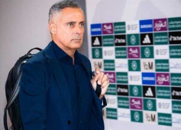 الزمالك وجوميز يوقعان اتفاقية تسوية مالية.. وتجنب أزمة جديدة الزمالك وجوميز يوقعان اتفاقية تسوية مالية.. وتجنب أزمة جديدة