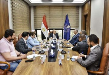 رئيس هيئة الدواء المصرية يبحث مع وفد البنك الدولي آليات توطين صناعة المستلزمات الطبية