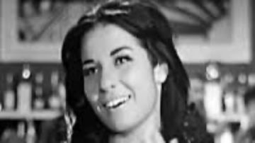 فيفي عبده تعلن وفاة صديقتها المعتزلة سهير مجدي