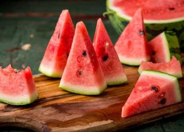 ليست الثلاجة.. أفضل مكان لتخزين البطيخ لمدة تصل لأسبوعين ليست الثلاجة.. أفضل مكان لتخزين البطيخ لمدة تصل لأسبوعين