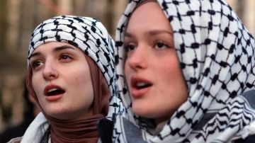 ألمانيا تحظر ارتداء الكوفية الفلسطينية في موقع معسكر بوخنفالد النازي ألمانيا تحظر ارتداء الكوفية الفلسطينية في موقع معسكر بوخنفالد النازي