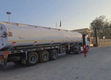 إدخال 3 شاحنات وقود إلي قطاع غزة محملة بـ 160 طنا من السولار إدخال 3 شاحنات وقود إلي قطاع غزة محملة بـ 160 طنا من السولار
