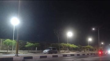 إطلاق التيار الكهربي لأعمدة الإنارة بطريق جمال عبد الناصر ببور فؤاد.. صور إطلاق التيار الكهربي لأعمدة الإنارة بطريق جمال عبد الناصر ببور فؤاد.. صور