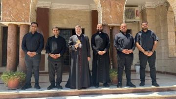 الأنبا توما يلتقي الشمامسة الإكليريكيين بالإيبارشية