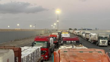 الهلال الأحمر المصري يدفع نحو 155شاحنة تحمل 2400 طن مساعدات إلى غزة