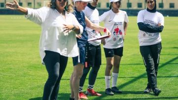 تدريبات عملية في ثاني أيام دورة تطوير مدربات الناشئات بالتعاون مع الاتحاد النرويجي تدريبات عملية في ثاني أيام دورة تطوير مدربات الناشئات بالتعاون مع الاتحاد النرويجي