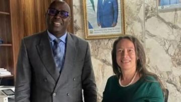 سفيرة مصر في فريتاون تبحث مع وزير التجارة السيراليوني تعزيز العلاقات الاقتصادية سفيرة مصر في فريتاون تبحث مع وزير التجارة السيراليوني تعزيز العلاقات الاقتصادية