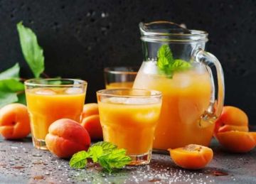 طريقة عمل عصير الخوخ المثلج للتغلب على حرارة الصيف طريقة عمل عصير الخوخ المثلج للتغلب على حرارة الصيف