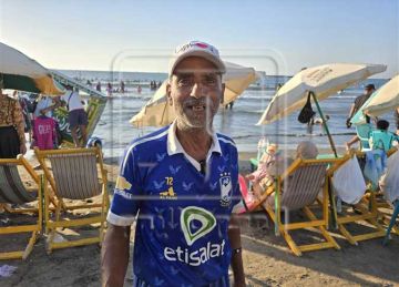 عم صلاح مسن وعامل شماسي بشواطئ رأس البر: البركة في الرزق سببها السعي