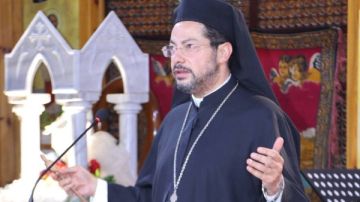 الأنبا باخوم يلتقي شباب الإيبارشية في اللقاء الثامن من سلسلة الرداء