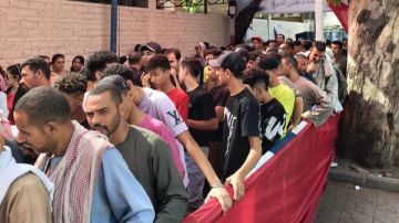 خلال الساعة الأولي.. إقبال كبير على اللجان في انتخابات الشيوخ بمدارس الجيزة صور خلال الساعة الأولي.. إقبال كبير على اللجان في انتخابات الشيوخ بمدارس الجيزة صور