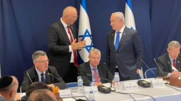 سفير الاحتلال في الإمارات يتحـ.رش بالنساء.. أبوظبي: سلوك غير مقبول