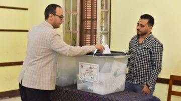 نائب محافظ أسيوط يدلي بصوته في انتخابات مجلس الشيوخ نائب محافظ أسيوط يدلي بصوته في انتخابات مجلس الشيوخ