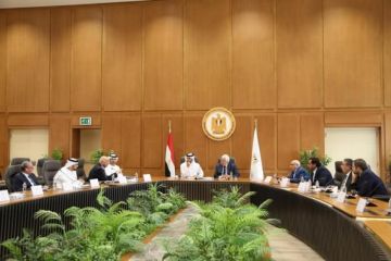 وزير التعليم العالي يبحث سبل التعاون مع نائب حاكم الشارقة ورئيس جامعة الشارقة