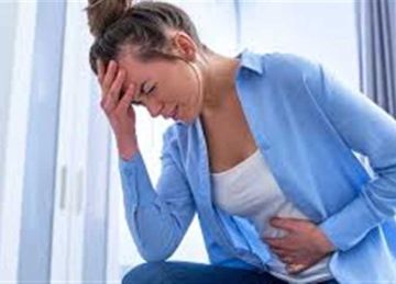  الشوكولاتة والتدليك بزيت جوز الهند .. علاجات منزلية غير متوقعة لتخفيف آلام الدورة الشهرية