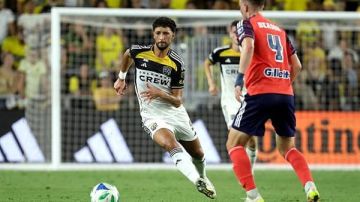 بعد تقديمه كـدنماركي.. جماهير كولومبوس كرو ترد اعتبار وسام أبو علي