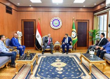 محافظ الدقهلية ونائب مساعد وزير الخارجية يبحثان استعدادات افتتاح مكتب تصديقات السنبلاوين محافظ الدقهلية ونائب مساعد وزير الخارجية يبحثان استعدادات افتتاح مكتب تصديقات السنبلاوين