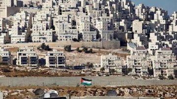 محافظة القدس: هناك مشروعات استيطانية جديدة تهدد بتهجير الخان الأحمر والتجمعات البدوية