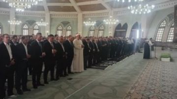 مدبولي ومحلب يتقدمان صلاة الجنازة على جثمان وزير التموين السابق علي المصيلحي